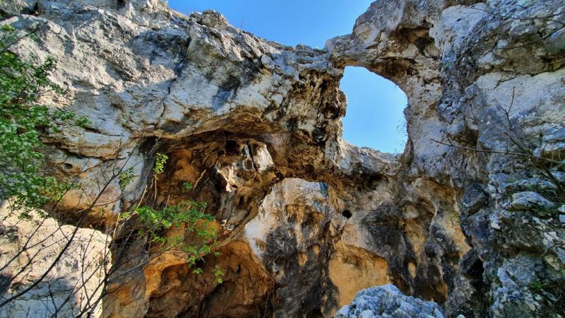 Strázsa-hegyi barlang